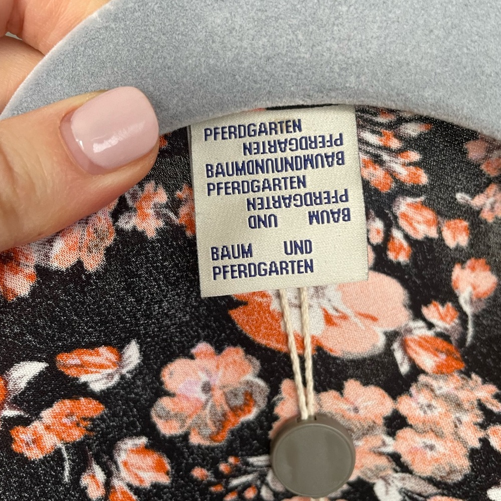 NWT FLORAL DRESS - Picture 2 of 7